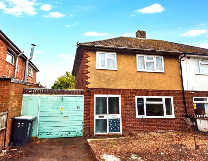 3 Bedroom Semi-Detached House For Sale In Stratton Way, Biggleswade, SG18
