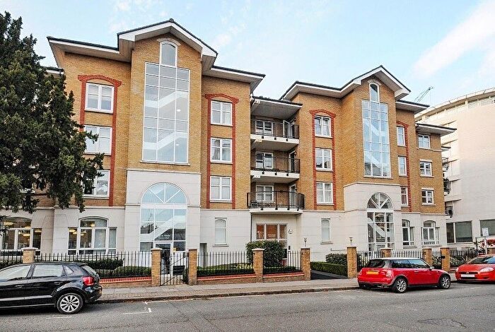 2 Bedroom Flat To Rent In Keswick Road, London, SW15