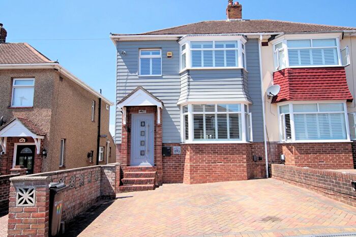 3 Bedroom Semi-detached House For Sale In Macaulay Avenue, Paulsgrove, PO6