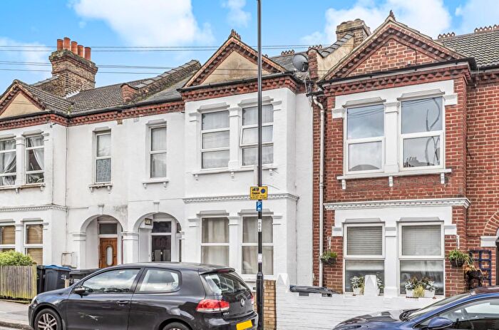 2 Bedroom Property For Sale In Hythe Road, Thornton Heath, CR7