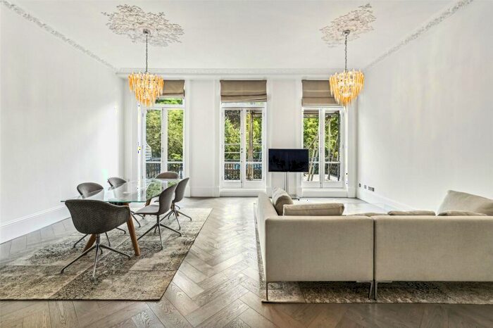 2 Bedroom Apartment To Rent In Redcliffe Square, London, SW10