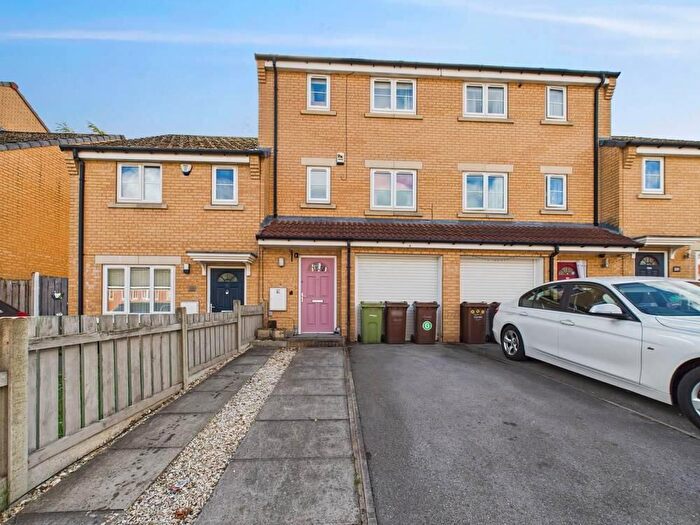 3 Bedroom Town House For Sale In Wentcliffe Road., Ferrybridge, WF11