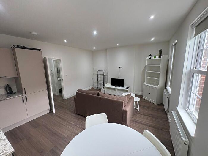 1 Bedroom Flat To Rent In Golders Green Road, Golders Green, NW11
