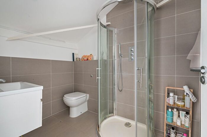 3 Bedroom Flat To Rent In Tyssen Street, London, E8