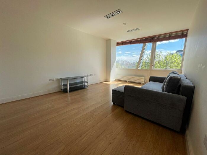 2 Bedroom Flat To Rent In Kenyons Steps, Liverpool, L1
