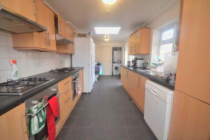 8 Bedroom Semi-Detached House To Rent In London Road, Reading, RG1