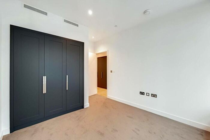 2 Bedroom Flat To Rent In Defoe House, Canning Town, London, E14
