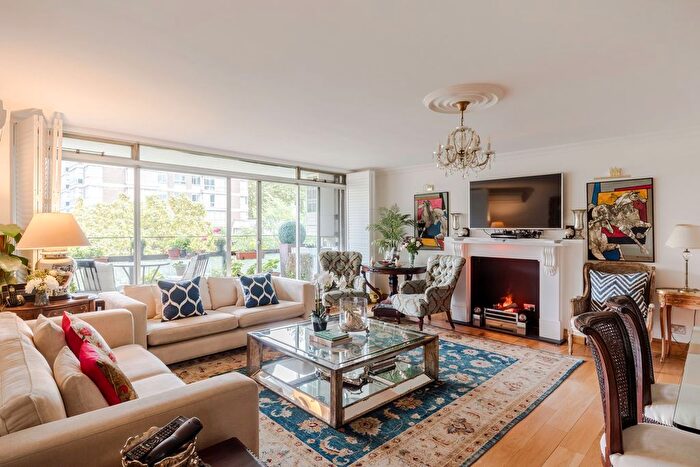 3 Bedroom Flat To Rent In The Quadrangle, Paddington, London, W2