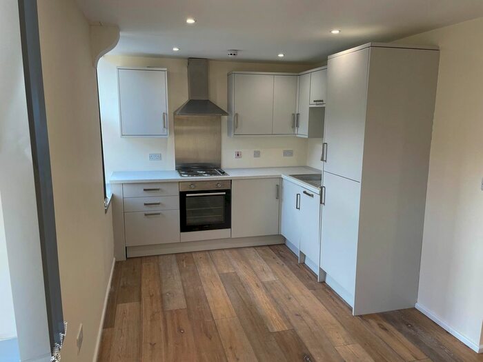 1 Bedroom Flat To Rent In Leeds Road, Shipley BD18