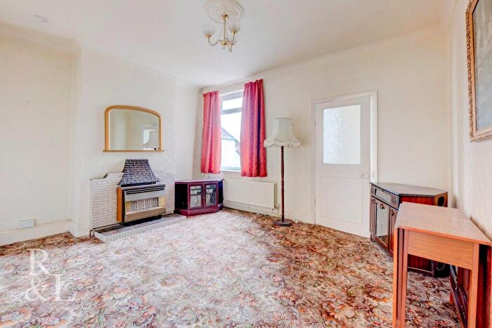 3 Bedroom Semi Detached House For Sale In Court Street, Woodville, DE11