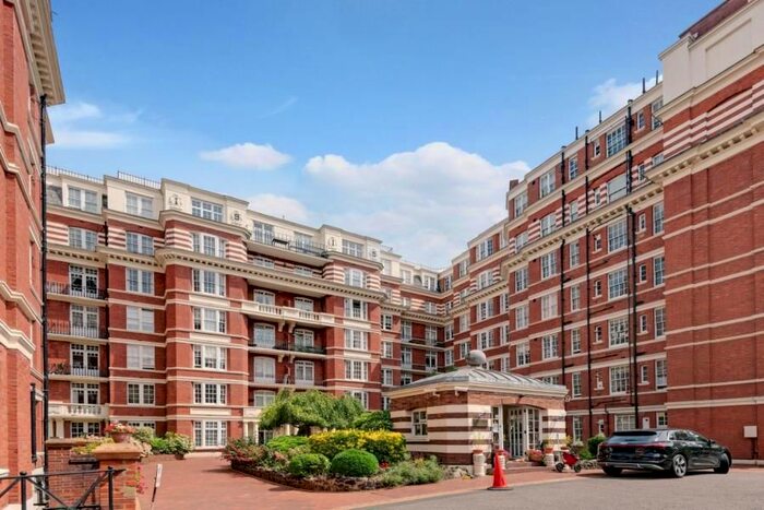 3 Bedroom Flat To Rent In Rodney Court, Maida Vale, W9
