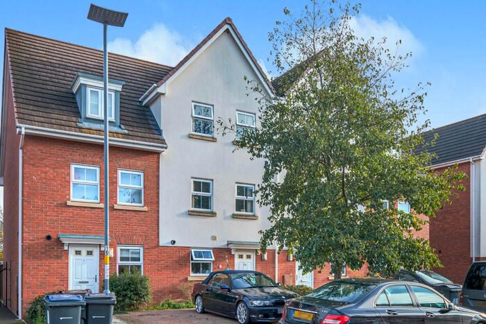 4 Bedroom Town House To Rent In Shustoke Road, Shard End, Birmingham, B34