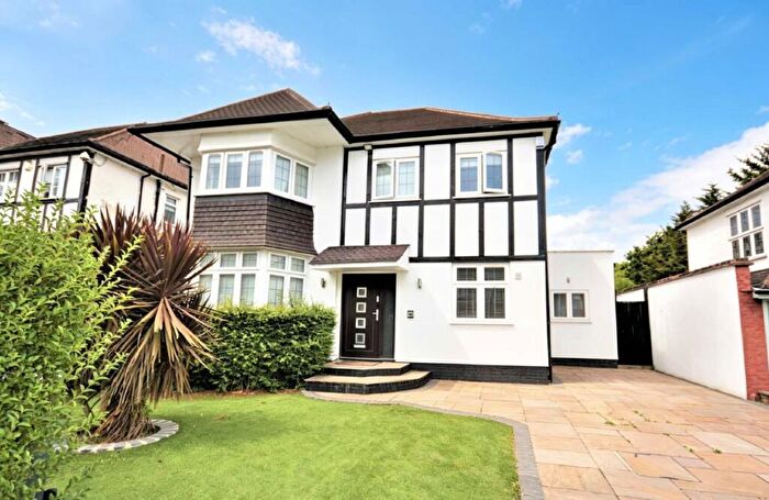 5 Bedroom Detached House To Rent In Cheyne Walk, London, NW4
