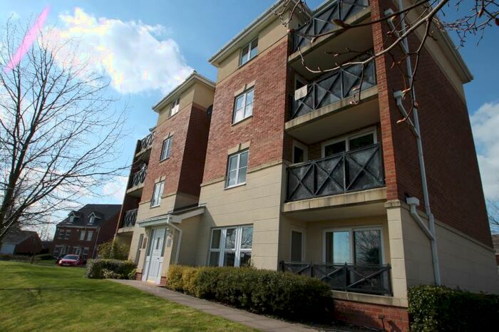 2 Bedroom Flat To Rent In Cavalier Drive, Halesowen, West Midlands, B63