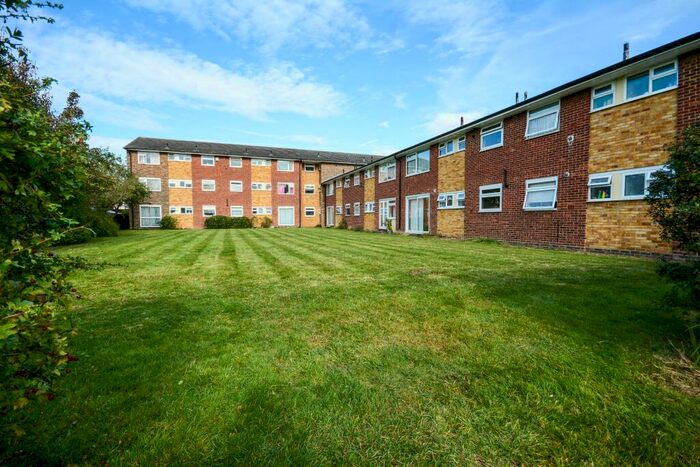 2 Bedroom Apartment To Rent In Imperial Gardens, Mitcham, Surrey, CR4