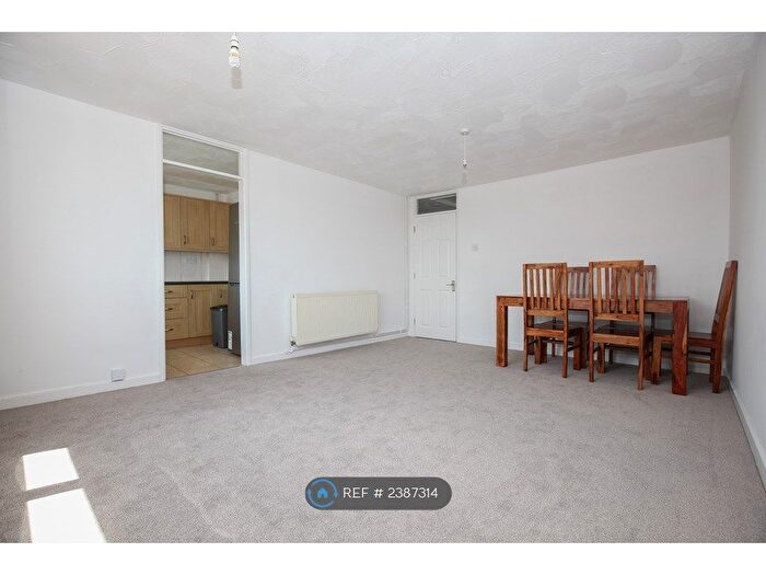 2 Bedroom Flat To Rent In Denman Drive, Ashford, TW15