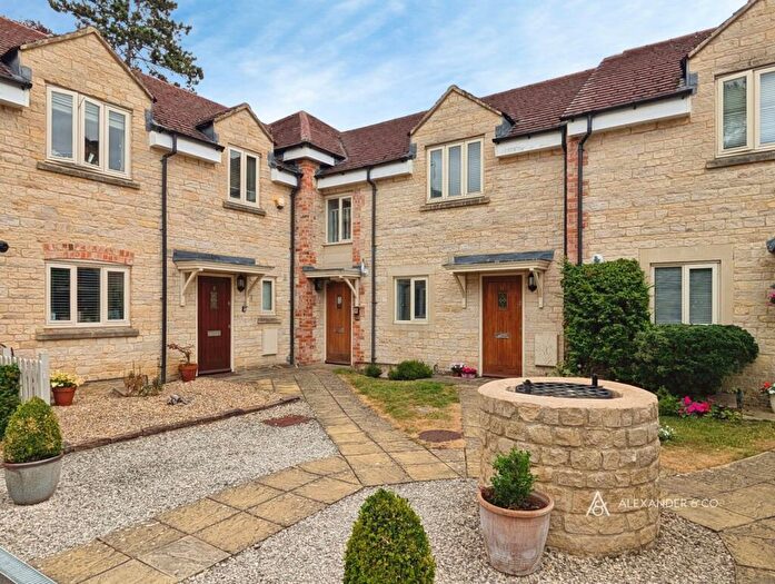 2 Bedroom Flat To Rent In Garth Court, Bicester, Oxfordshire, OX26