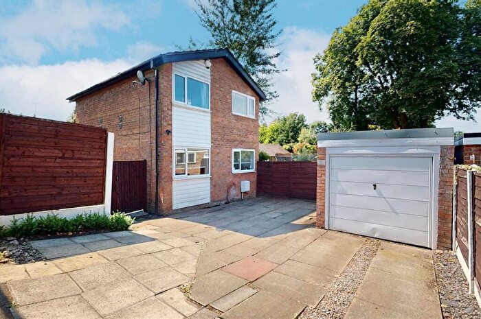 3 Bedroom Detached House For Sale In Moss Vale Road, Urmston, Manchester, M41
