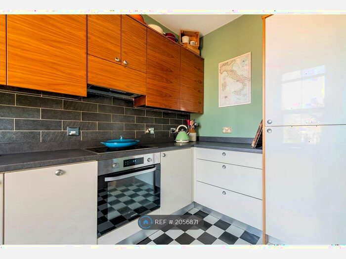 2 Bedroom Flat To Rent In Harrogate Road, Leeds, LS7