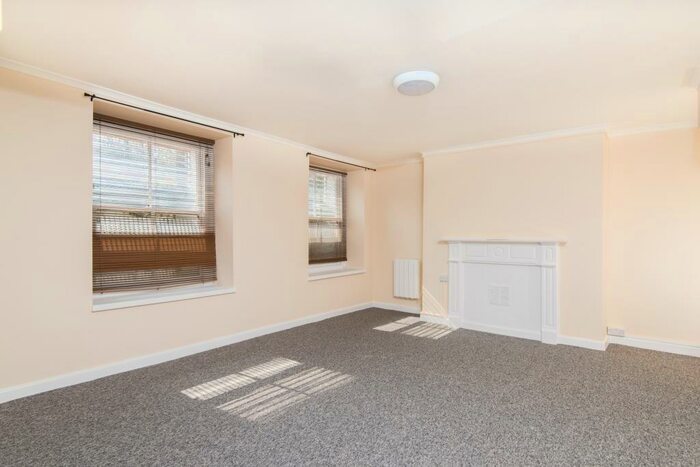 1 Bedroom Flat To Rent In Park Crescent, Worthing, BN11