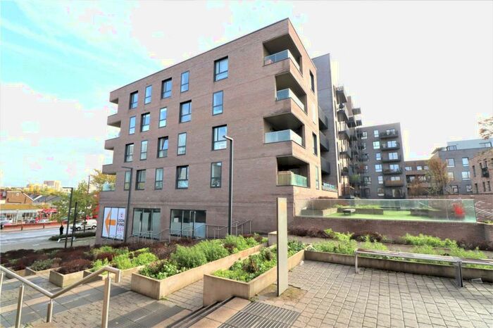 2 Bedroom Apartment To Rent In Eastern Point, Edgware Road, NW9