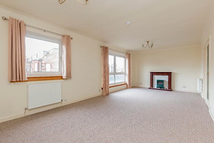 2 Bedroom Flat To Rent In Cargil Court, Trinity, Edinburgh, EH5