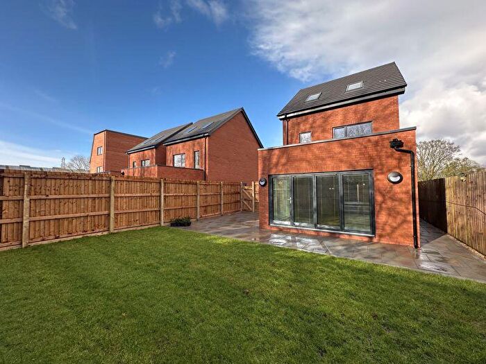 4 Bedroom Detached House For Sale In Skylark Gardens, Hooton Road, Cheshire, CH66