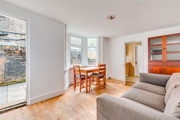 1 Bedroom Terraced House To Rent In St Thomas's Road, Islington, N4
