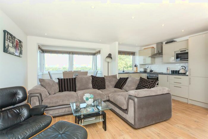 2 Bedroom Apartment To Rent In Carlton Close, Upminster, Essex, RM14