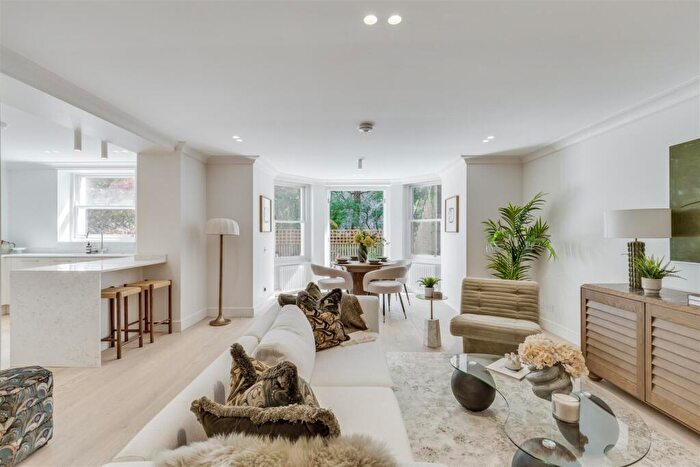 3 Bedroom Flat For Sale In Belsize Grove, Belsize Park, NW3
