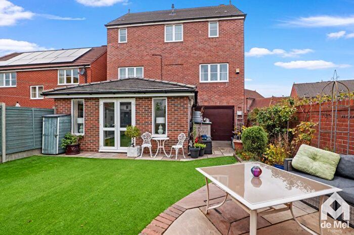 5 Bedroom Detached House For Sale In Kingfisher Drive, Cheltenham, GL51