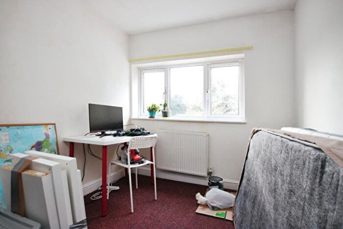 2 Bedroom Flat To Rent In Ashton Road - Bedminster, BS3