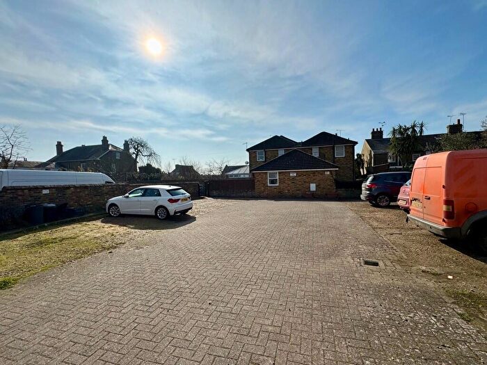 1 Bedroom Flat For Sale In Crouch Road, Burnham-on-Crouch, CM0