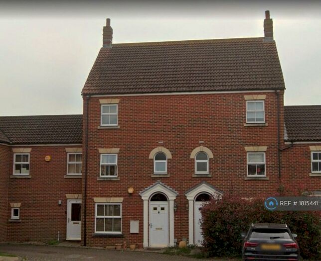 3 Bedroom Terraced House To Rent In Walker Crescent, Slough, SL3