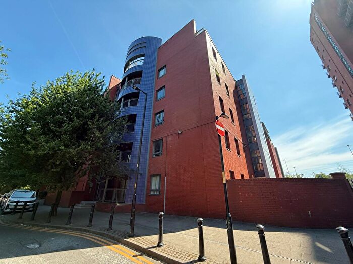 2 Bedroom Apartment To Rent In City Gate, City Centre, M15