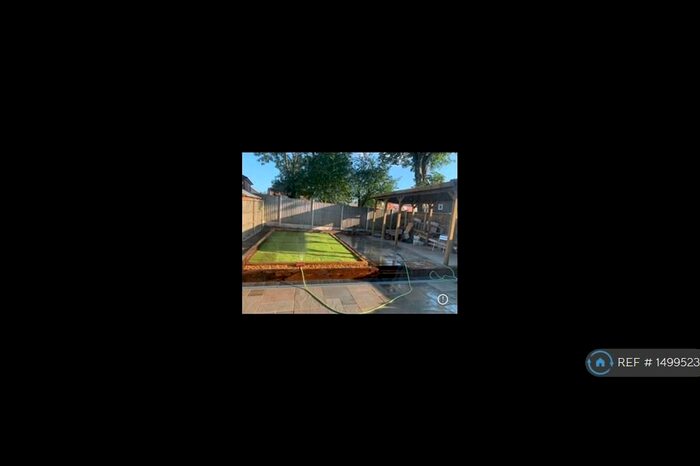 2 Bedroom Flat To Rent In Longsight, Manchester, M12