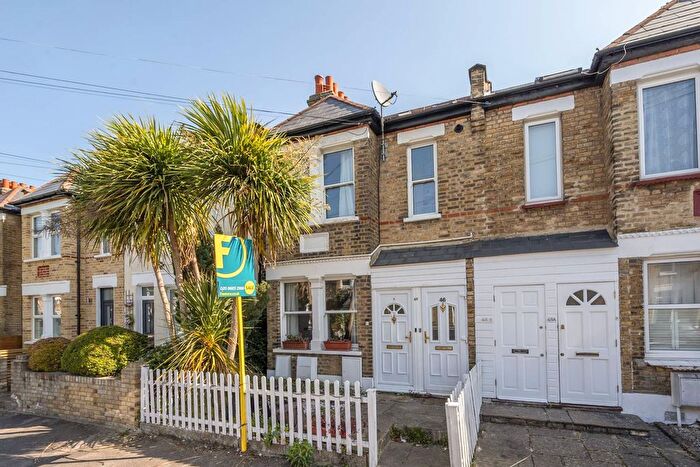 1 Bedroom Maisonette For Sale In Dupont Road, Raynes Park, London, SW20