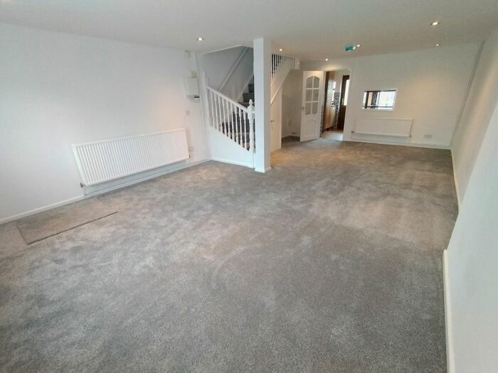 3 Bedroom Terraced House To Rent In Yew Tree Terrace, Cwmbran, NP44