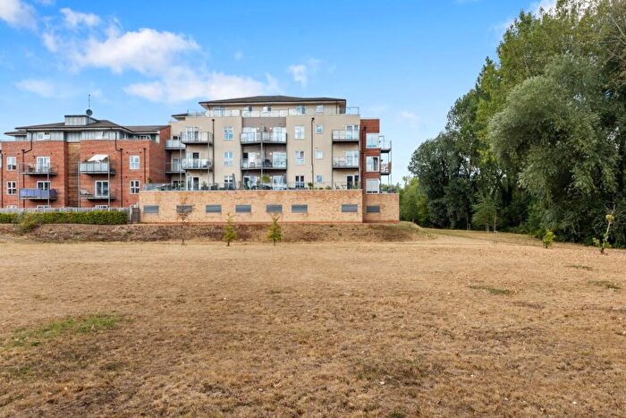 2 Bedroom Apartment For Sale In Andrews Close, Warwick, CV34