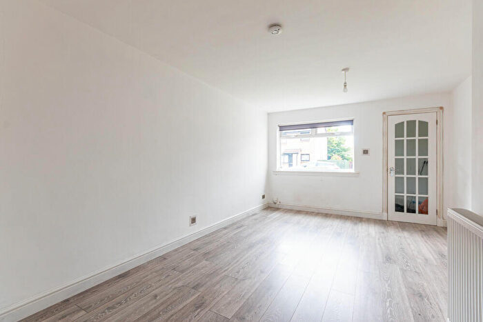 1 Bedroom Flat To Rent In L – Drylaw House Gardens, Edinburgh, EH4