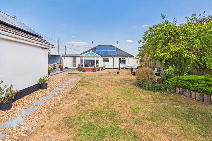 4 Bedroom Detached Bungalow For Sale In Lopham Road, Kenninghall Heath, Norwich, NR16