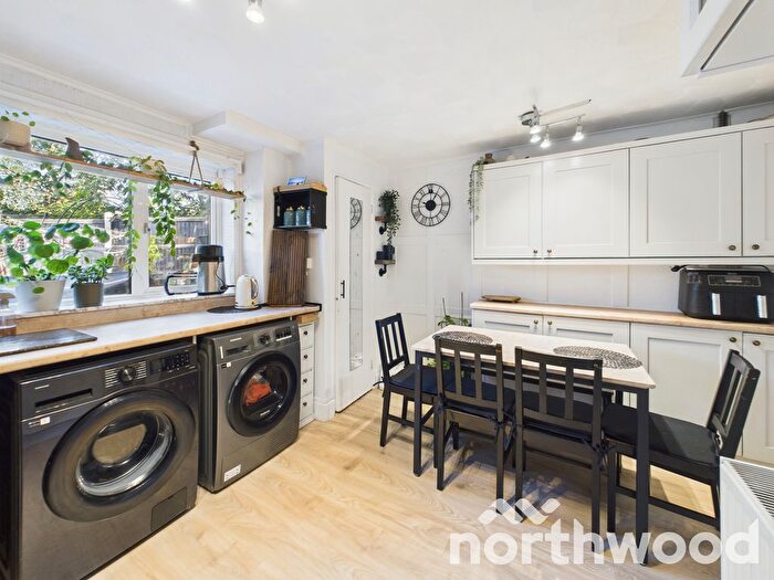3 Bedroom End Of Terrace House For Sale In Oak Tree Road, Ashford, Ashford, TN23