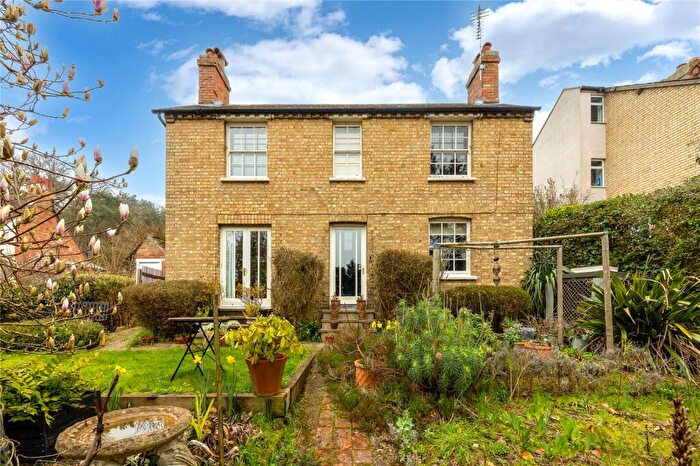 3 Bedroom Detached House For Sale In Park Hill, Ampthill, Bedfordshire, MK45