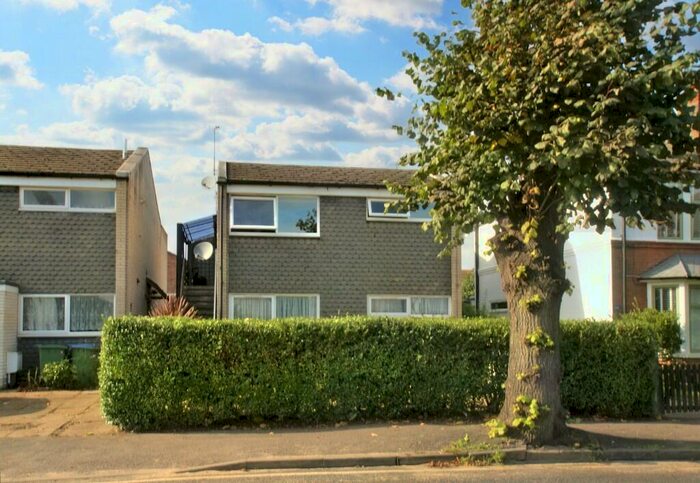 1 Bedroom Flat To Rent In Molesey Road, Walton-On-Thames, Surrey, KT12