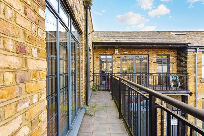 2 Bedroom Flat To Rent In St. Pauls Crescent, London, NW1