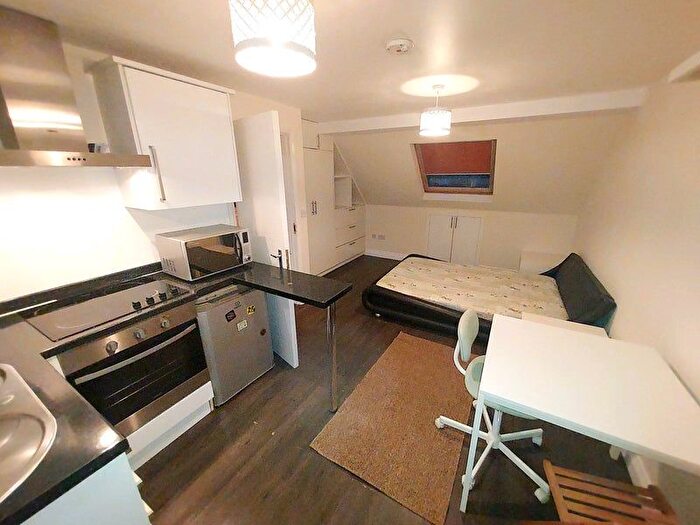 Studio To Rent In Sturgess Avenue, Hendon, NW4