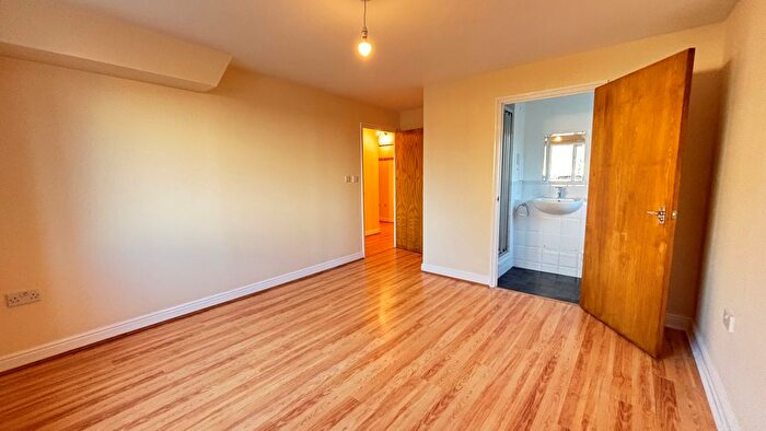 2 Bedroom Flat To Rent In Faraday Road, Guildford, GU1