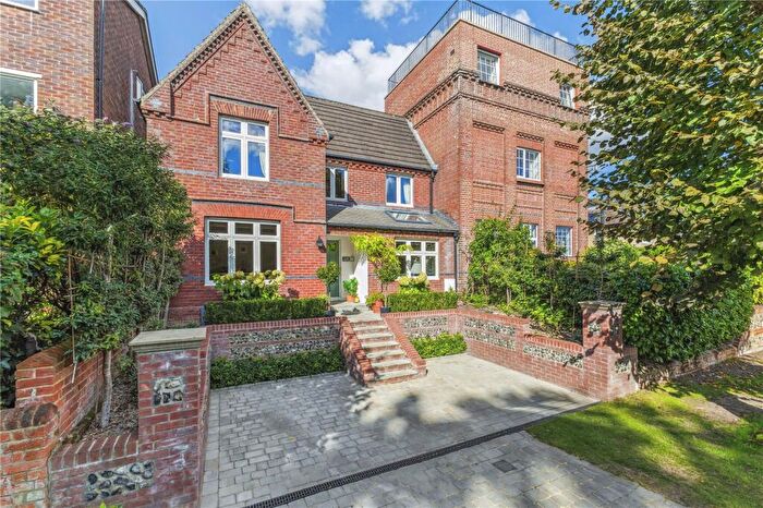 3 Bedroom Semi-Detached House For Sale In Northbrook Avenue, Winchester, Hampshire, SO23