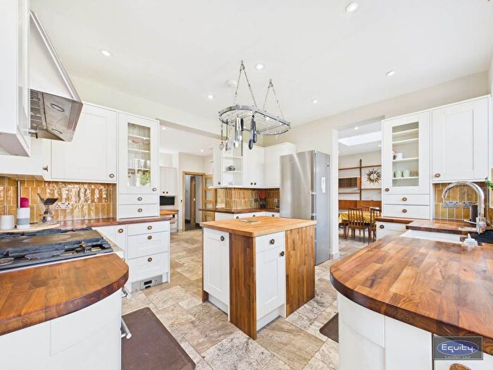 1 Bedroom Flat To Rent In Ravensbourne Park Crescent, Catford, London, SE6