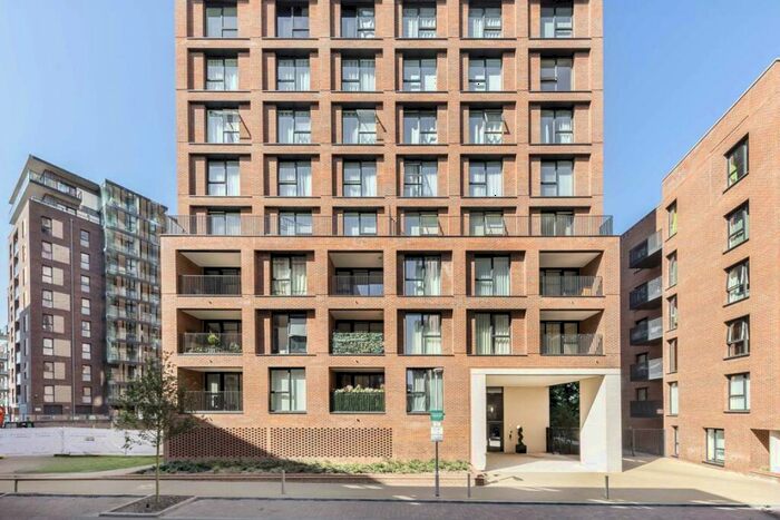 2 Bedroom Flat To Rent In Shearwater Drive, London, NW9